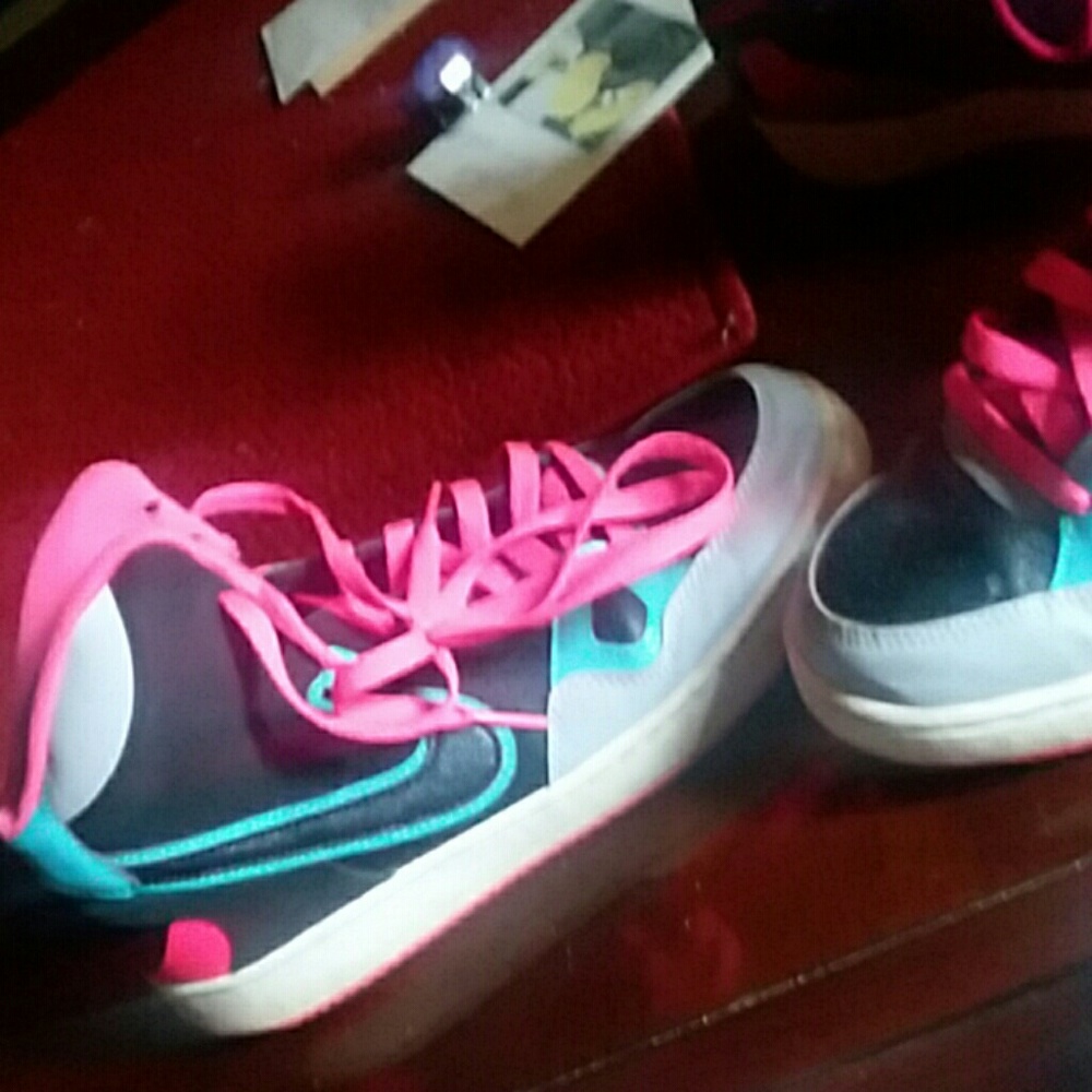 Clean never worn - Picture 2 of 3